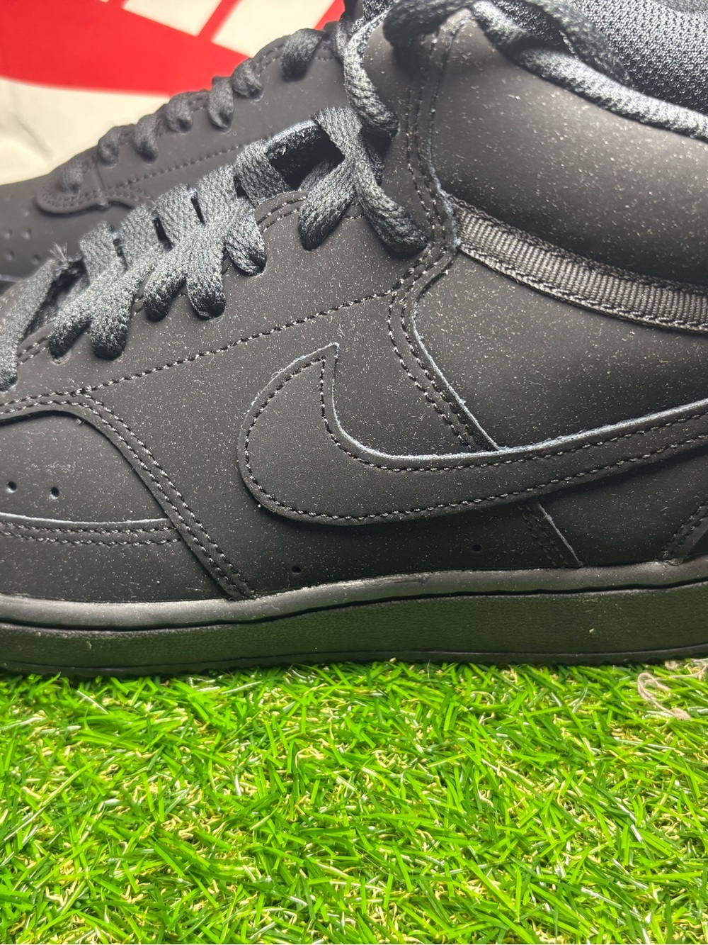Nike Men’s Black Low-Top Sneaker with Subtle Texture